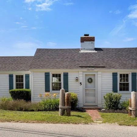 Updated Cottage - Steps to Pine Point Beach!
