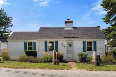 Updated Cottage - Steps to Pine Point Beach! Hotels near Pine Point Beach