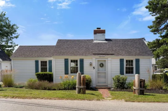 Updated Cottage - Steps to Pine Point Beach!