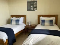 Hideaway Tom's on the Mundoo Channel Hotels in Goolwa