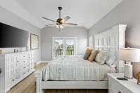 Bay Dayz - Canal & Poolside Views!