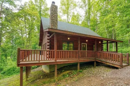 Memory Ridge Retreat, Sleeps 8, Walking Distance to Old Man's Cave