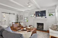 The Ashford - 2min walk to DT Mt Dora - 5 Star luxury!