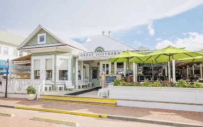 A+ Location Across from Beach. Free Bikes & Beach Equipment! Hotel dekat Bella Vita
