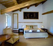 Large country house with private swimming pool and tennis court, 12 hectares Hotels in 