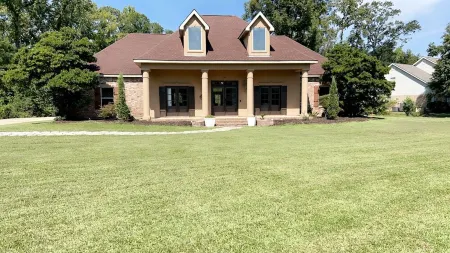 BellaLuna sleeps 22!!! Massive home for groups centrally located from 5 venues!