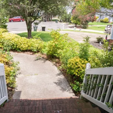 New modern kitchen in great location to RDU and RTP