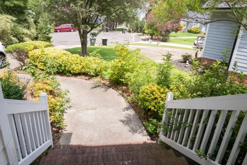 New modern kitchen in great location to RDU and RTP Hotels in Morrisville