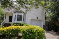 New modern kitchen in great location to RDU and RTP Hotels in Morrisville