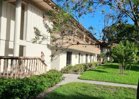 POSHPADZ PGA GOLF VILLA VERDE - Free WiFi Close to Beach