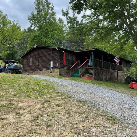 The Bears Den is a quiet cabin 30 miles from Gatlinburg and Pigeon Forge, TN.