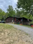 The Bears Den is a quiet cabin 30 miles from Gatlinburg and Pigeon Forge, TN.