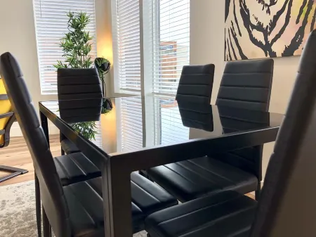 TigersDen - Cozy Modern 3-bedroom Condo on Broadway near Downtown & Campus