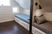 Private 30 Acre Farm W/ Walking Trails - Sleeps 10, Unwind & Enjoy the Outdoors.