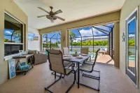 🌴Beautiful 4 bedroom, 2 bathroom, Den and private heated saltwater pool. 🌴