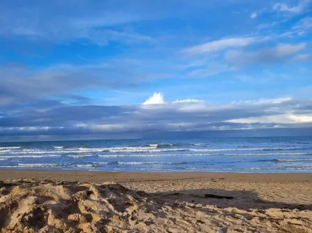 Charmant Logement Situé à 10 min de Caen et 15 min des Plages. Proche Beauregard Отели в г. Коломбель