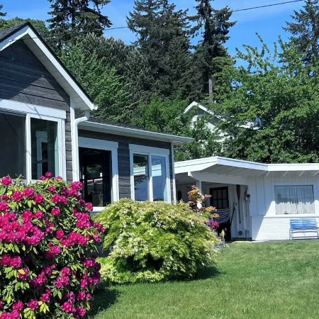 Otter Getaway - Quartermaster Harbor Beach House.