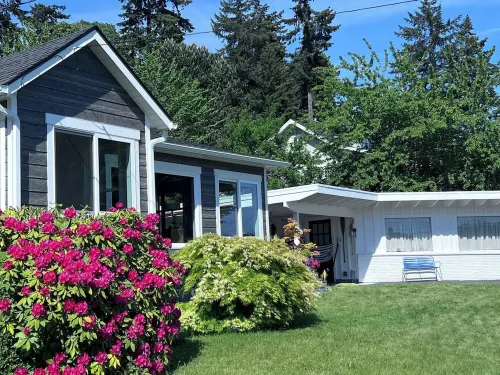 Otter Getaway - Quartermaster Harbor Beach House.
