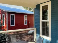 Grand Opening Pricing! Cozy 1 Bedroom Cabin with views of Flathead Lake Hotels in Lakeside