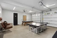 On Golf Course -4 King Suites + Bunk Suite -Walk to Winery- Dog Friendly