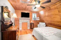 Cameo Cottage- Storybook 2 Bedroom / 2 Bath Mountain Getaway