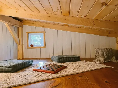 COZY PSU Rustic Tiny Home and Fishing Retreat