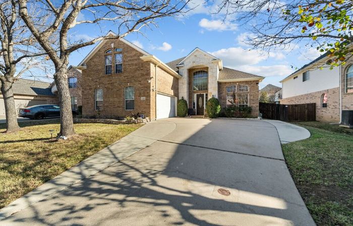 Keller’s Crown - Huge House Near Stadiums - Hot Tub & Pool Table