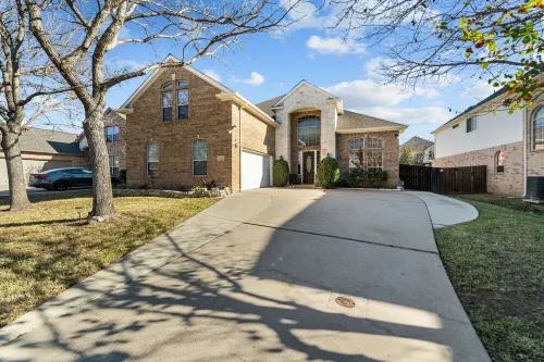 Keller’s Crown Jewel - 5Br Retreat w/ Hot Tub & Pool Table