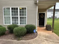 Luxe Central Suburban Retreat- close to speedway and airport