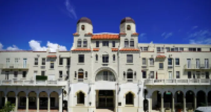 Palm Beach Petite Retreat 1 Block to Beach! New  bed!! Palm Beach Hotel