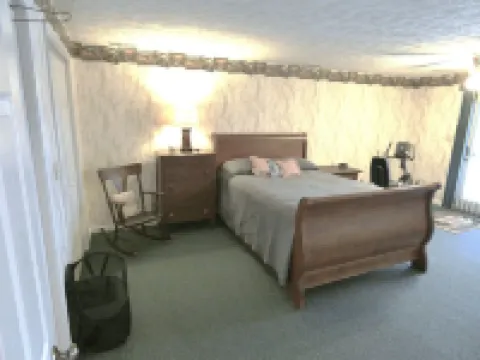 Quiet, Cozy Paoli Cabin Overlooking a Nice Pond