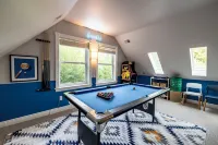 Lakefront Oasis 50mi from NYC. Direct Lake Access. Private Dock, Kayaks, Hot Tub