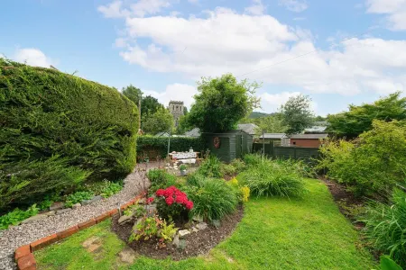 Dreamy One Bedroom Apartment with Garden near Dunkeld Отели в г. Данкелд