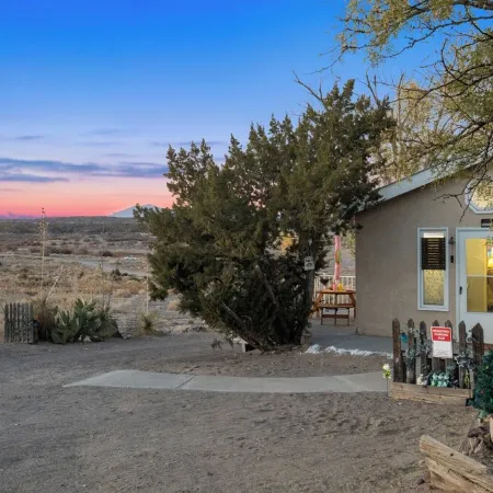 Beach Front Home, King Bed, Million Dollar Deckview, and Steps to the Beach