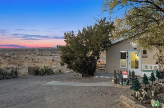 Beach Front Home, King Bed, Million Dollar Deckview, and Steps to the Beach Hotels in 