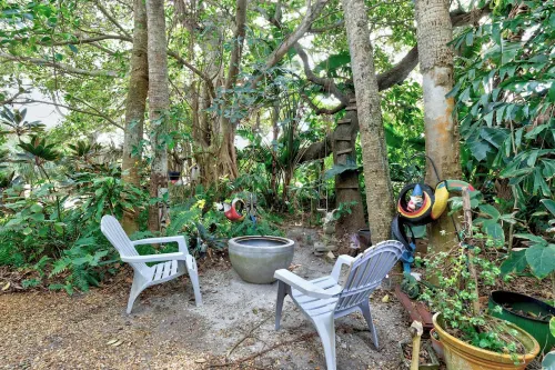 Art on the Beach Paradise 200ft from Beach! Hotels in Wabasso Beach