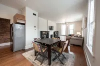 Urban 2BR/2BA Apt w/ 1 Free Parking Spot 2 miles to Lucas Oil