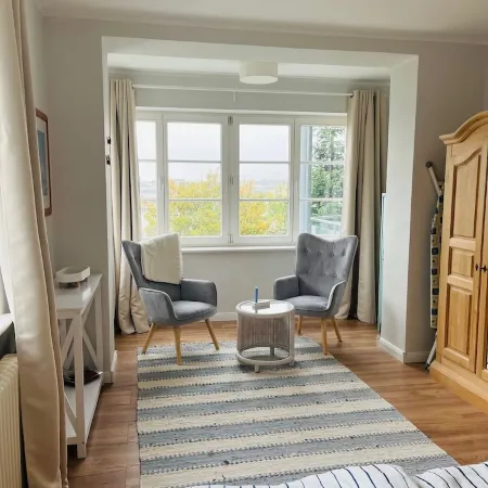 Wohlfühl-wohnung mit Ausblick! Ihr Idealer Ausgangspunkt für den Ostsee-urlaub