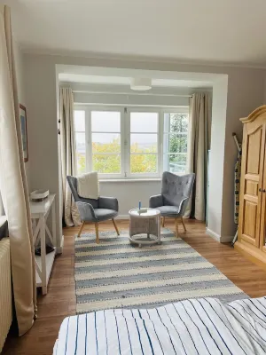 Wohlfühl-wohnung mit Ausblick! Ihr Idealer Ausgangspunkt für den Ostsee-urlaub