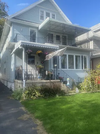 420 Friendly  3 bedroom upstairs apartment. Street parking. Covered porch