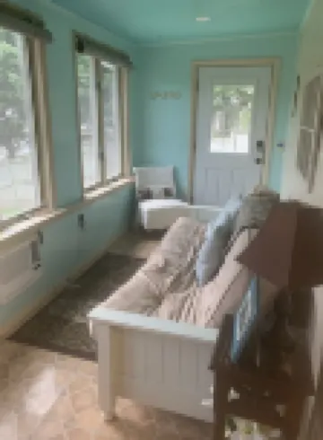 Charming Cottage at the Edge of Town