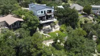 Cliffside Luxury Waterfront Home.  Stunning Views Year Round!!!  Pet-Friendly.