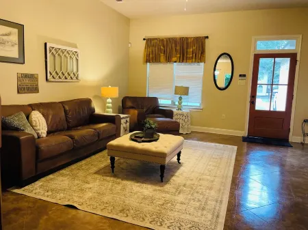 Homey Honey Hive Отели рядом с достопримечательностью «Парк штата Фонтейнбло»