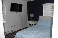 Canal front 4 Bedroom - 3 bath beach house, 2.5 blocks 5 minute to the beach