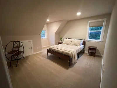 Spacious Home with Amazing Views - 2 mins from Beach/Water Access