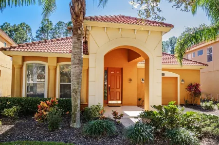 The New Woodlands Villa @ Watersong - A 4 bed 3 bath South Facing Pool Home