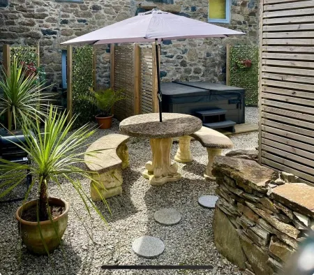 Get Cosy in this Beautiful Dog-Friendly Cottage with Log Burner & Hot Tub