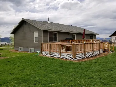 Large House with 2 King Beds, Game Room and Deck, 60 minutes from Jackson Hole