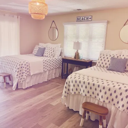 Luxury studio suite in Sea Trail. Close to beach. Wonderful screen in porch.