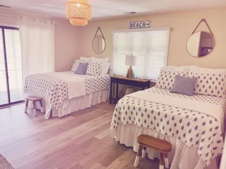 Luxury studio suite in Sea Trail. Close to beach. Wonderful screen in porch.